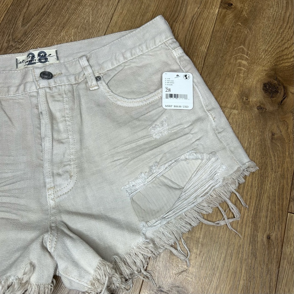 NWT $68 Free People cream distressed cut off shorts - Size 28 - Picture 3 of 8
